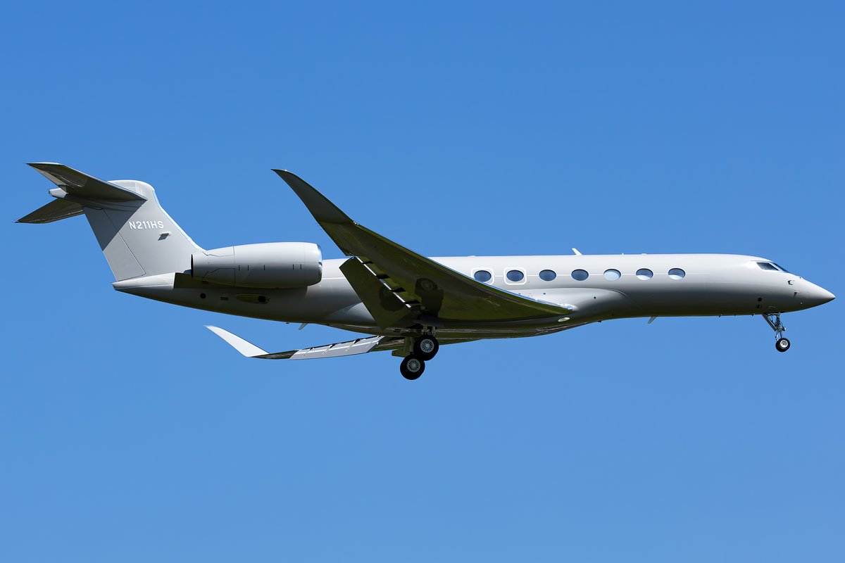 Sabian404's tweet image. Howard Schultz Gulfstream G700 arriving back home in Seattle from the east coast yesterday