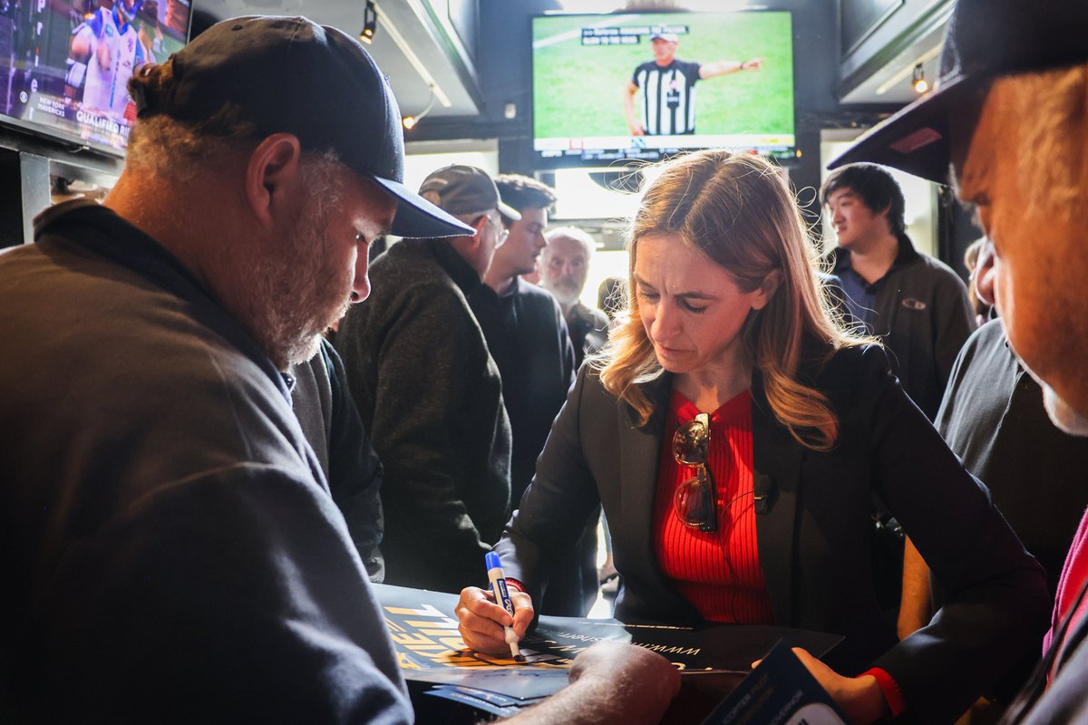 MikieSherrill's tweet image. Packed house in Bridgewater today with New Jerseyans who are tired of the chaos of Washington and the status quo in Trenton. As governor, I'm going to be laser-focused on driving down housing costs, reducing prescription drug prices, and standing up to Trump so that government…