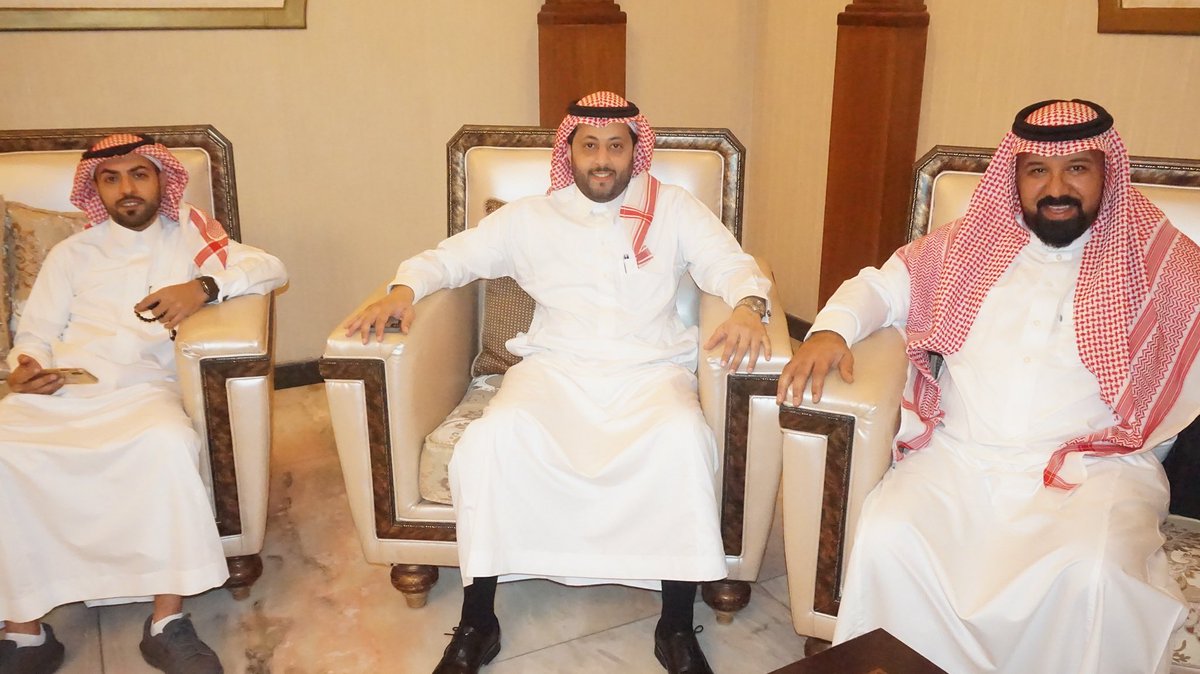 من اجمل واحب الأصدقاء الاستاذ احمد الصويغ والاستاذ صالح الدريسي