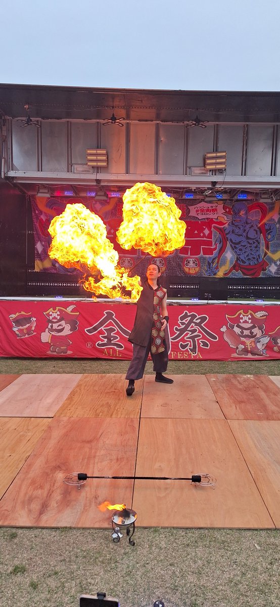 American0530's tweet photo. 2025.4.27
炎の光のパフォーマンス軍団 幻火🔥
#島根県出雲市
#全肉祭
#幻火 https://t.co/nRldFlf2yg