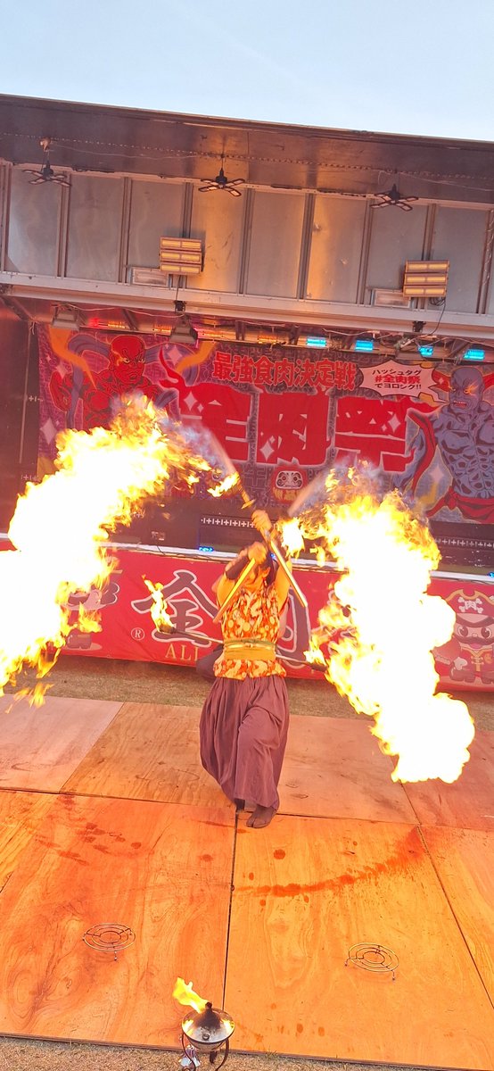 American0530's tweet photo. 2025.4.27
炎の光のパフォーマンス軍団 幻火🔥
#島根県出雲市
#全肉祭
#幻火 https://t.co/nRldFlf2yg