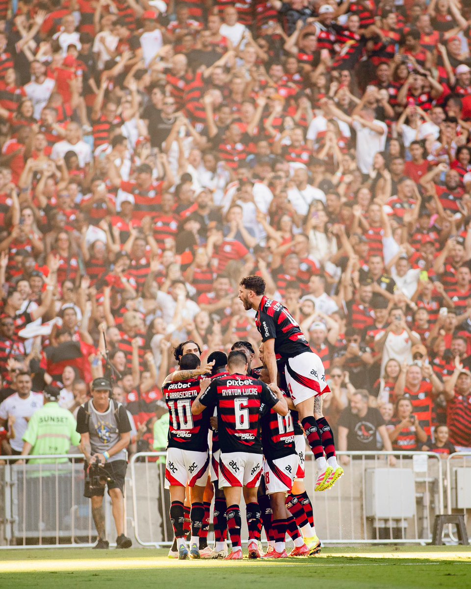 Flamengo's tweet photo. O Flamengo unido é muito forte!

#VamosFlamengo https://t.co/ntWjgkye24