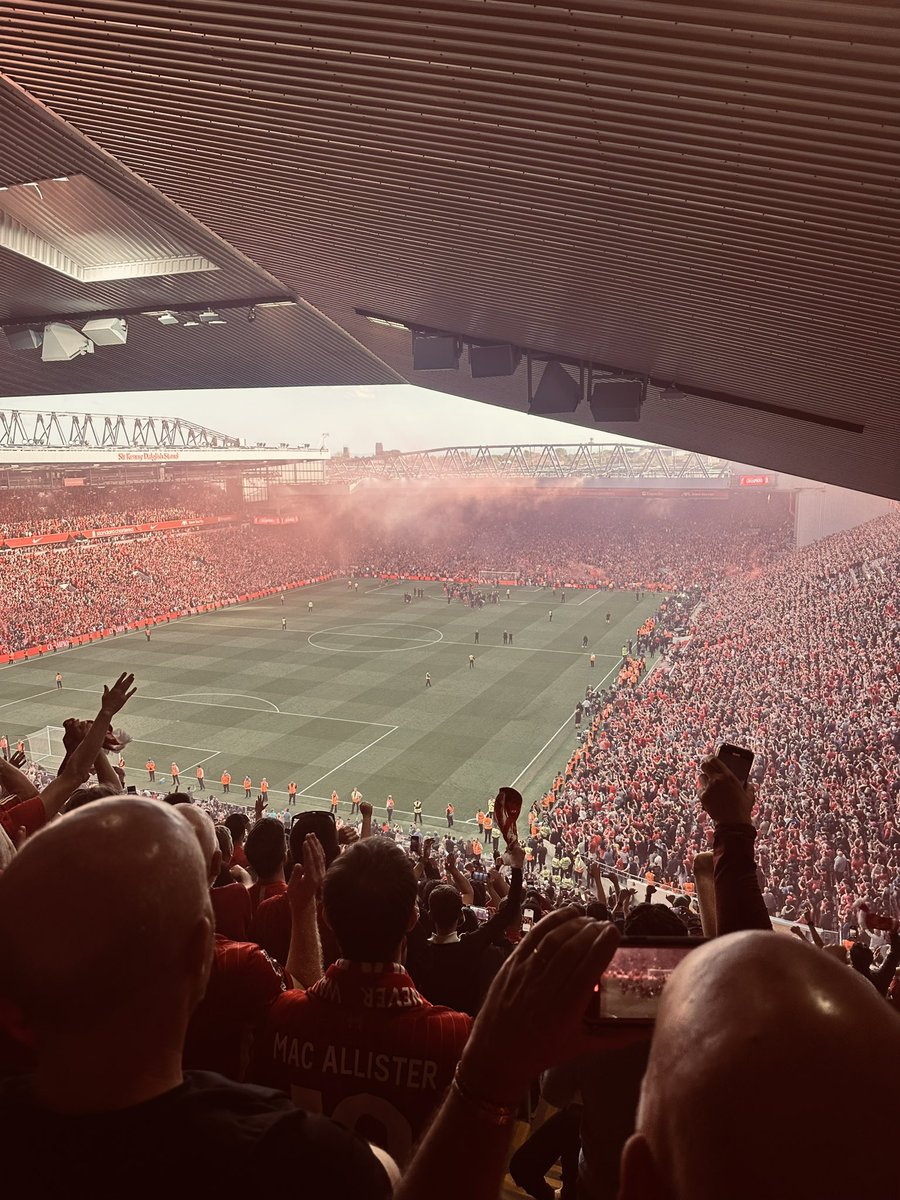 DylanEvs11's tweet image. What. A. Day. 20 🏆 

#LiverpoolFC 🔴🔴