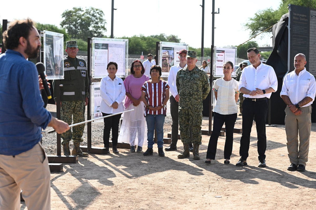 SICTmx's tweet photo. Arrancamos con las obras de construcción del tren México-Querétaro 🚆🏁

Con la Presidenta @Claudiashein, el secretario de la #SICT, Mtro. Jesús Esteva y el titular de la #ARTF, @andreslajous, damos inicio a la construcción de esta nueva ruta de tren de pasajeros 🚉🇲🇽 https://t.co/iOoEnU9oaz