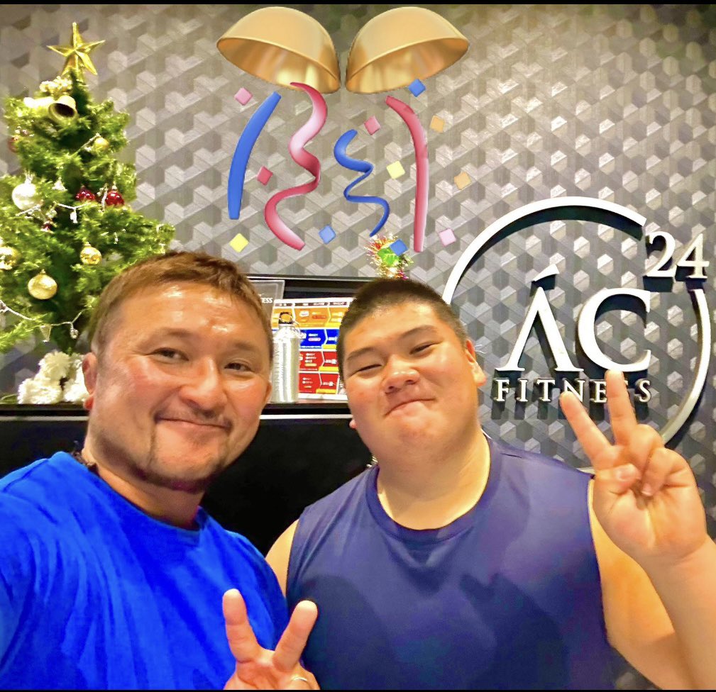AcfSur's tweet photo. #アメフト #AcfSur
《和田感動エピソード》
〜旅立ちは盛大に😆〜
最初に会った時は高校一年生でアメフト部🏈でレギュラーになりたい‼️と入会😊
デットリフト・ベンチプレス・スクワットを一緒に練習し関東選抜に選ばれるまでになった😊
そんなY君が大学進学のため引っ越し😭
新潟でも頑張ってね💪 https://t.co/4jw0bTNonm