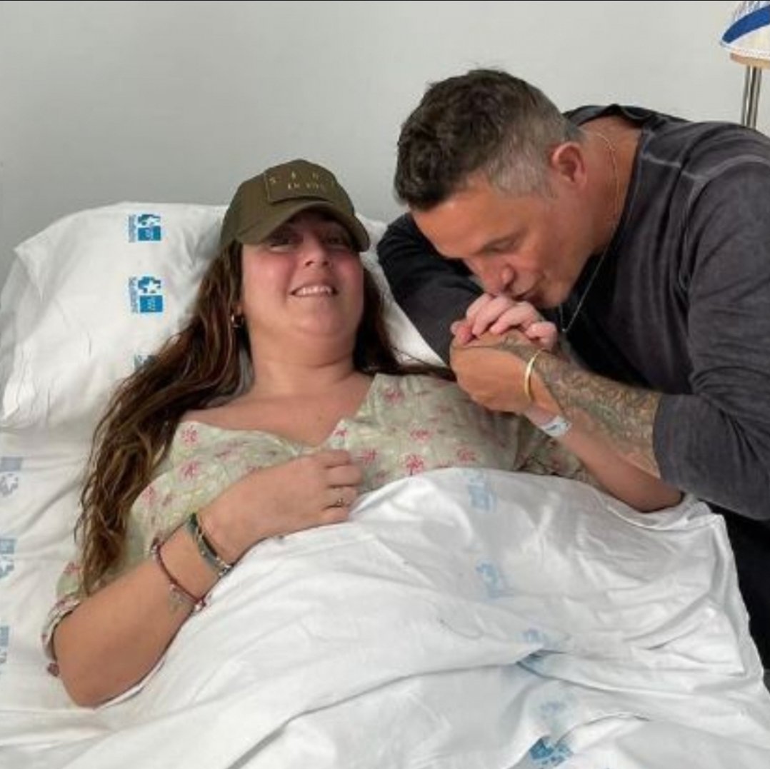 Nos despedimos de una mujer que entendió la importancia de luchar con el alma y sonreír con el corazón ♥️ 
#BelénDominguez nos enseñó que siempre ha de haber espacio para un un gesto de amor…
Gracias, Belén. Hasta siempre 💫
Vuela muy alto 🙏🏼 🕊️ 
<a href="/AlejandroSanz/">Alejandro Sanz</a> 
<a href="/LFdCesmas/">LaFuerzadelCorazón</a>