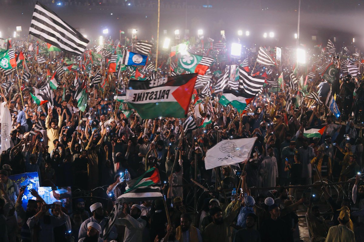 juipakofficial's tweet photo. لاہور مینار پاکستان: قائد جمعیت مولانا فضل الرحمٰن مدظلہ قومی فلسطین کانفرنس سے خطاب کرتے ہوئے 
@MoulanaOfficial
#JUIMarch4AlQuds https://t.co/lajCVOrrfp