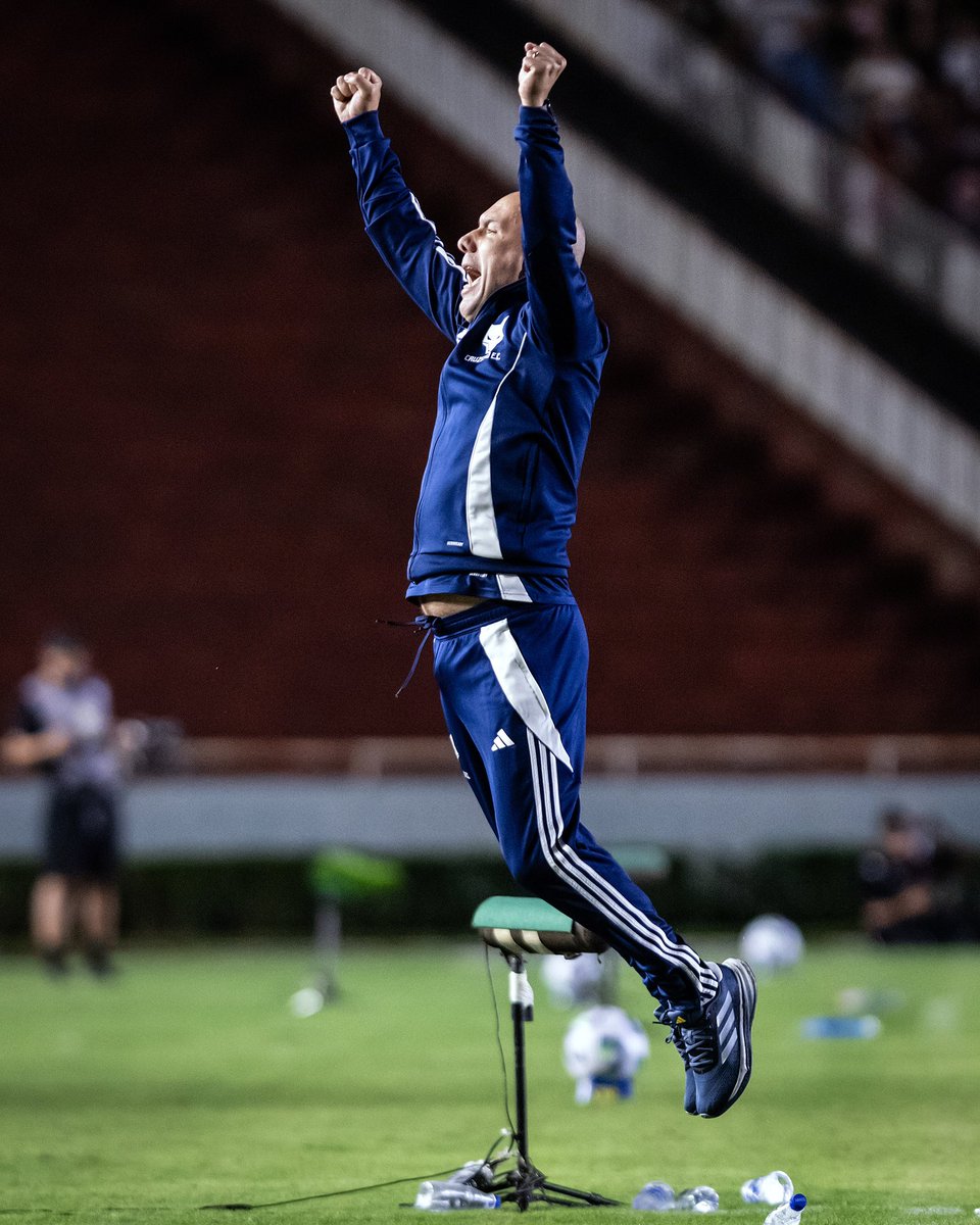 Cruzeiro's tweet photo. Comemora, Ⓜ️ister! 🫶

Mais uma vitória do Cabuloso pra conta! 💙

📸 @ggaleixo https://t.co/e97e8kspRb