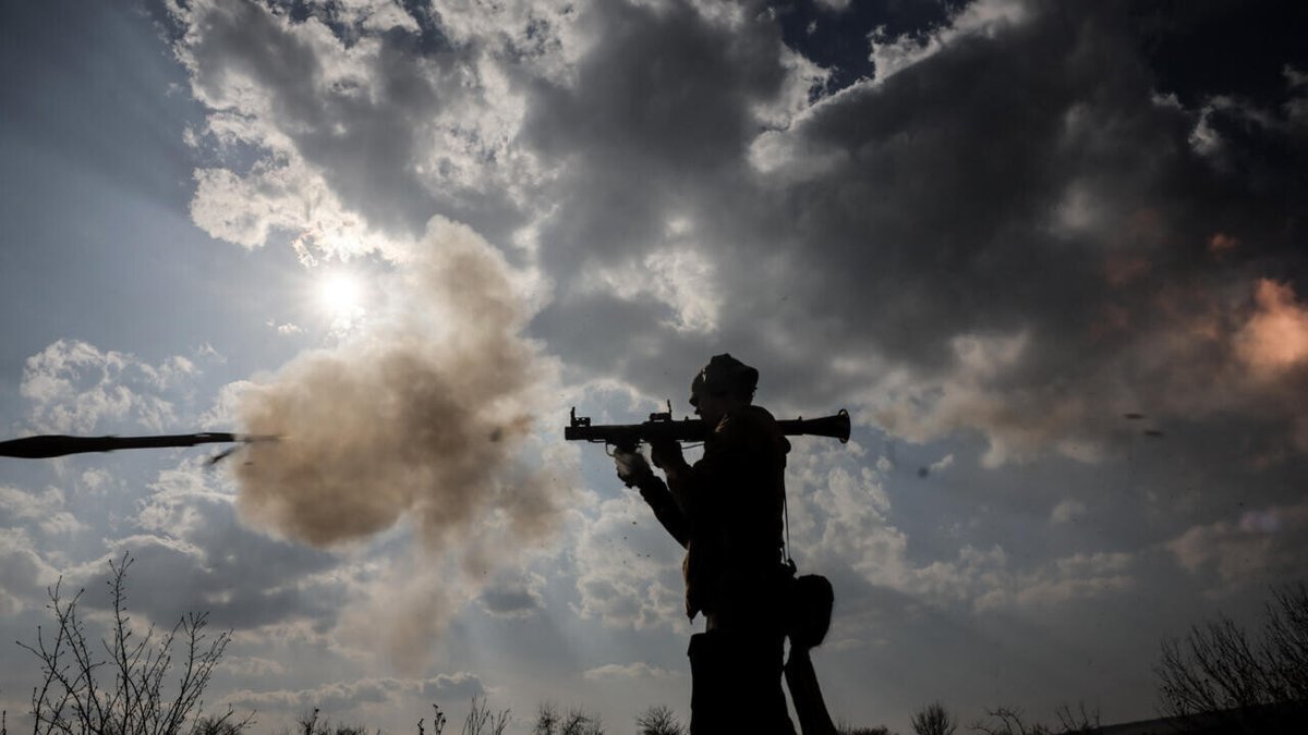 FRANCE24's tweet image. Global military spending hits record $2.7 trillion in 2024, sharpest rise since Cold War
➡️ go.france24.com/Vxg