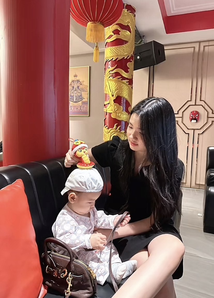 ourlvez05's tweet photo. Ikut happy liat Front enjoy di hari ultahnya🥹🫶🏻 
Happy birthday sekali lagi ya anak kesayangan papa mama dan kakak🎂💕 https://t.co/dqW1Ck20CN