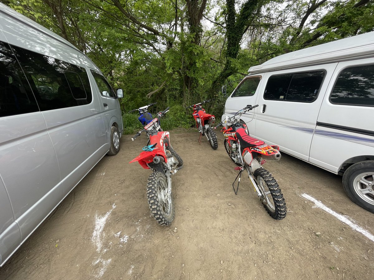 4/26は25年ぶりにモトクロス♪
久しぶりに乗ったけど、楽しかった！
CRF150乗りやすくて欲しくなっちゃったな〜
買っちゃおうかな〜😆
#モトクロス
#CRF150
#モトクロスヴィレッジ