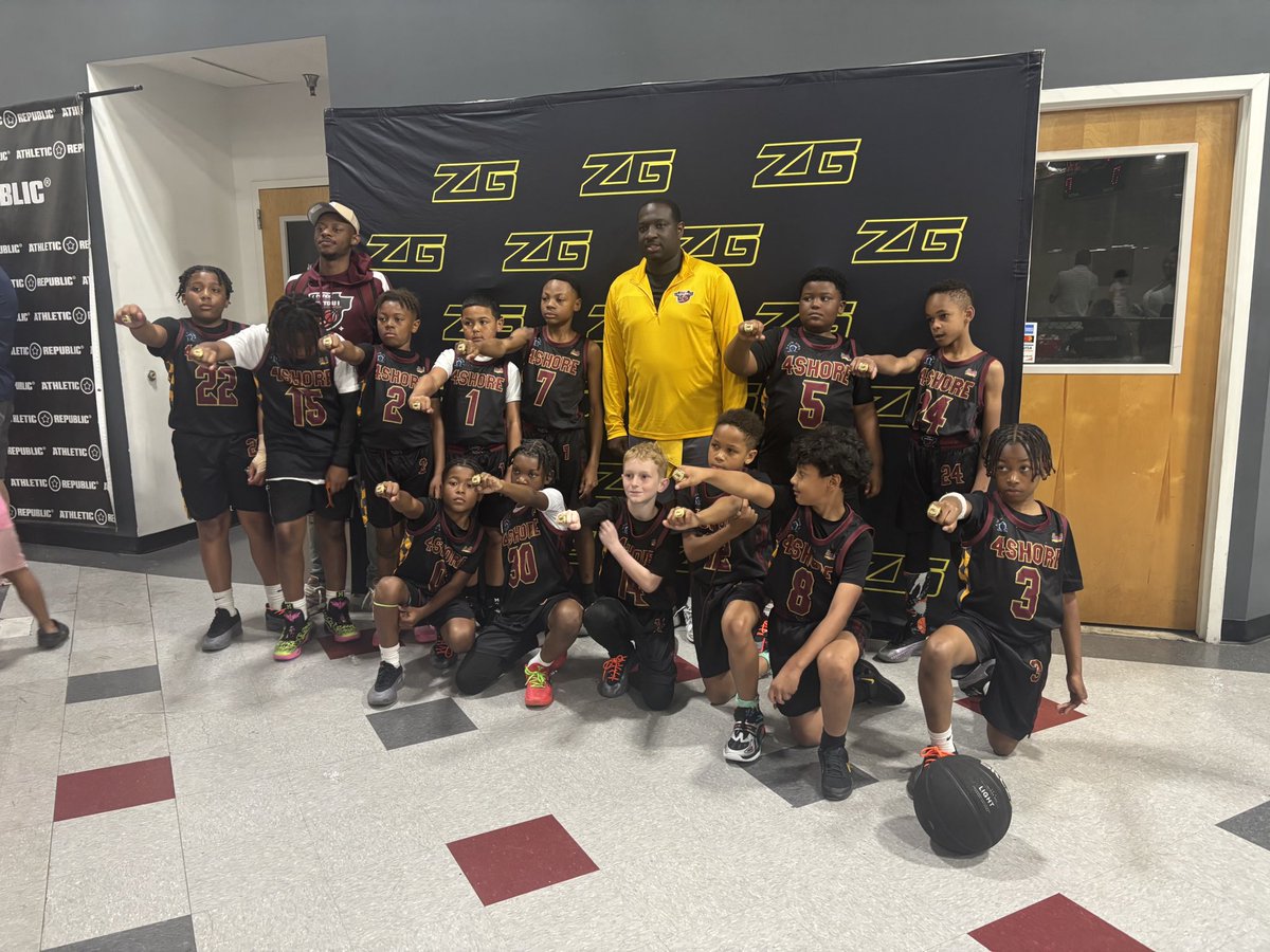 4ShoreBBall's tweet photo. 10u, 15s,17s all coming out champs! @ZeroGravityBB 
Ring of the Rumble!

#4shorebasketball https://t.co/nbQ7Pkqc6R