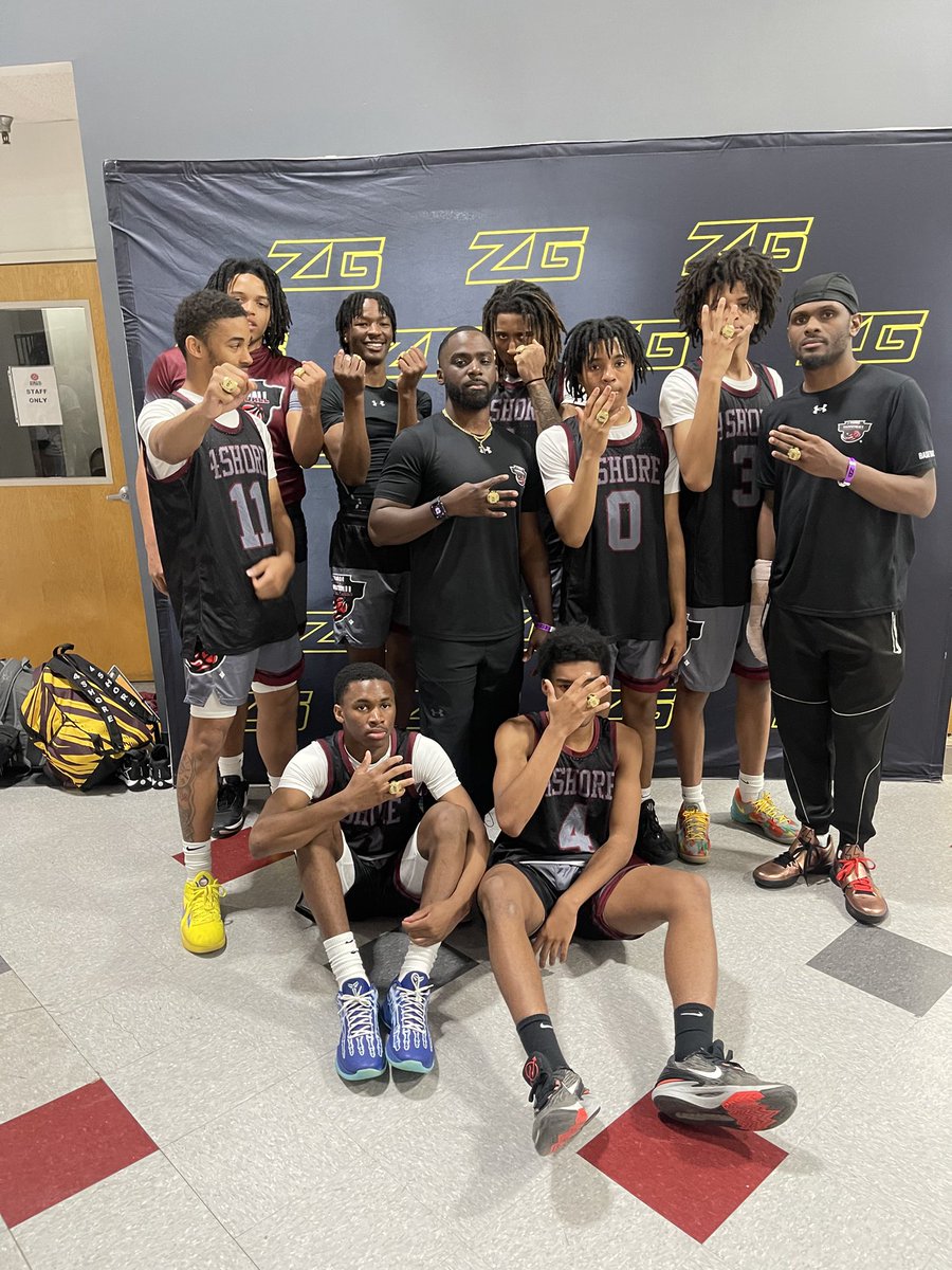 4ShoreBBall's tweet photo. 10u, 15s,17s all coming out champs! @ZeroGravityBB 
Ring of the Rumble!

#4shorebasketball https://t.co/nbQ7Pkqc6R