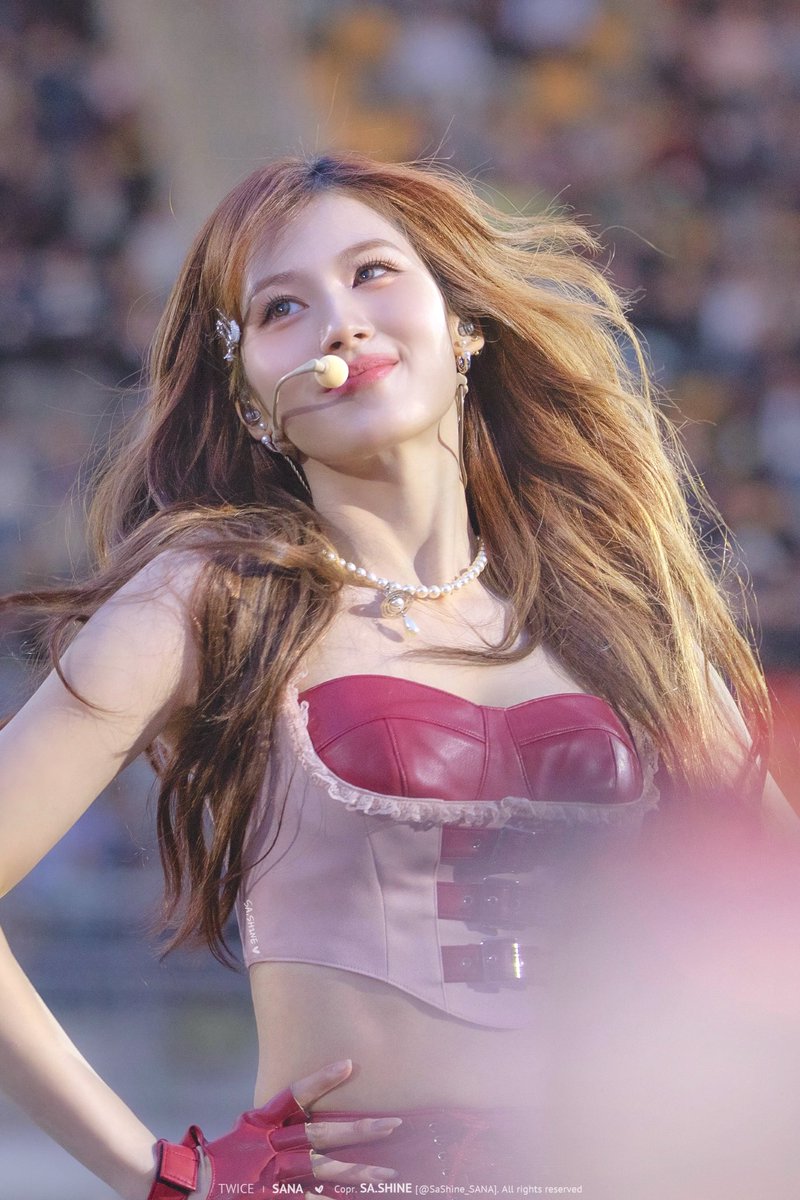 SaShine_SANA's tweet photo. 250425 COLDPLAY in GOYANG D6

✨

#트와이스 #사나 #TWICE #SANA #サナ https://t.co/wXBdBhefEv