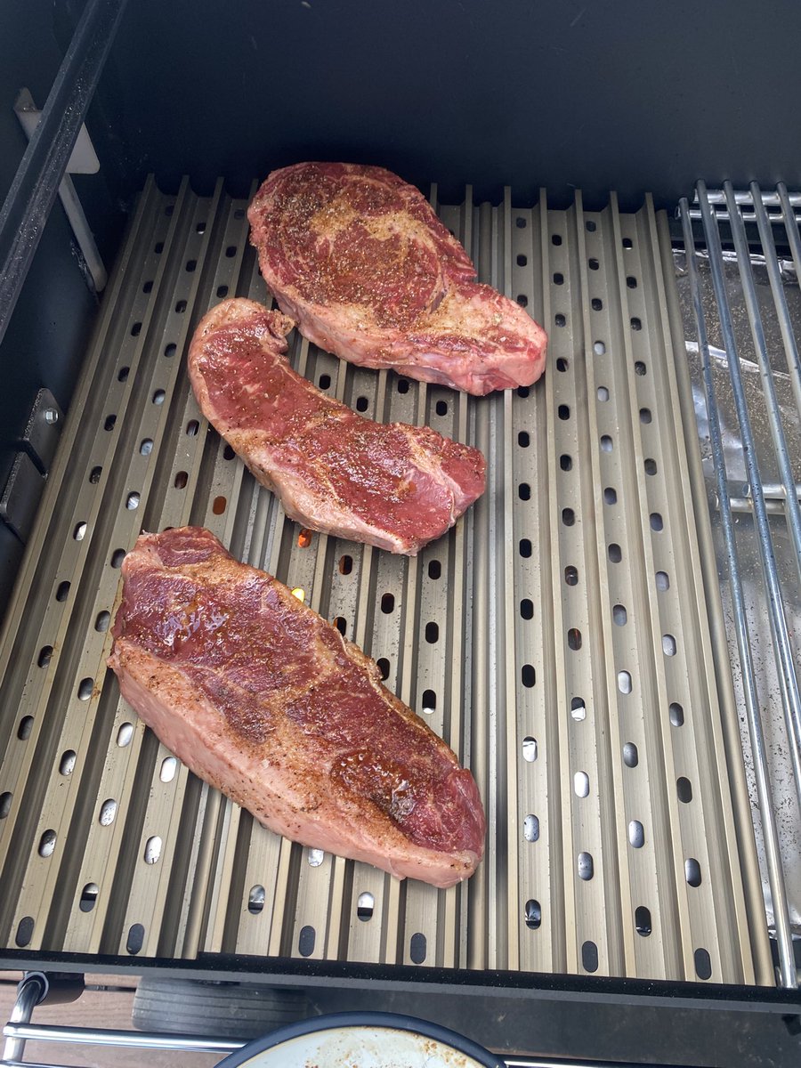 bjizzle56's tweet image. Just breaking the Yoder in... #Yoder #BBQ #Smoker