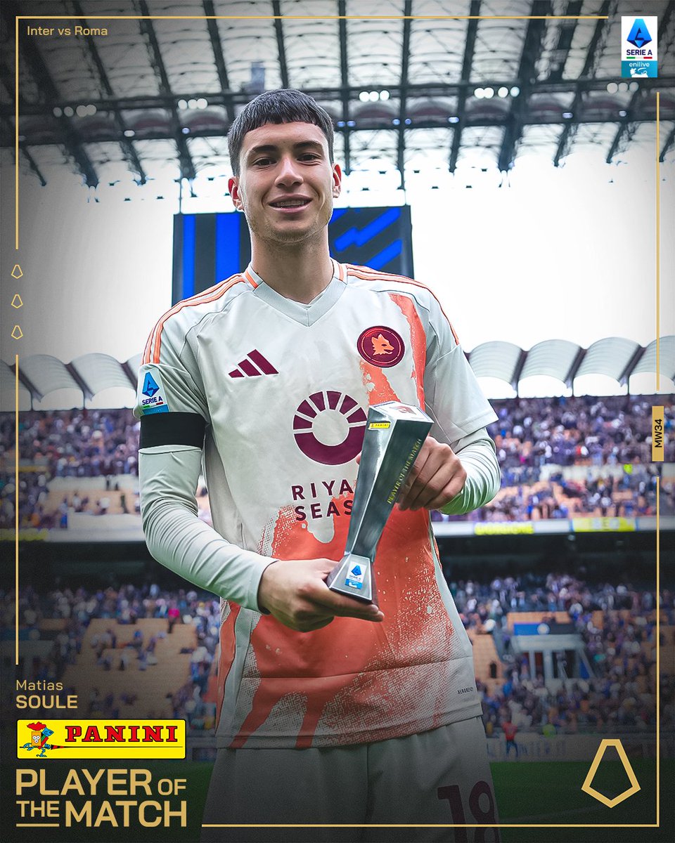 21Calcio21's tweet photo. 𝐌𝐚𝐭𝐢́𝐚𝐬 𝐒𝐨𝐮𝐥𝐞́ 🇦🇷 (Inter Milan 0-1 𝐀𝐒 𝐑𝐨𝐦𝐚)

💎 𝐿𝑎 𝐽𝑜𝑦𝑎 𝑛’𝑒𝑠𝑡 𝑝𝑎𝑠 𝑙𝑎̀, 𝑆𝑜𝑢𝑙𝑒́ 𝑑𝑎𝑛𝑠𝑒 !

🚑 Depuis février, Dybala enchaîne les blessures...
🪄 Et Soulé éclot en véritable leader technique de la #Roma.

Cette fois, c’est l’#Inter qui en a fait les frais :
🍃 Peu inquiété face à Dimarco, il trouve Pellegrini.
🎱 Coup de billard dans la surface, Soulé récupère et croise parfaitement (0-1, 22ᵉ).

⚽ Sur les 3 derniers matchs, les Giallorossi ont inscrit 3 buts...
✨ À chaque fois grâce à une inspiration de Soulé !

📊 Performance XXL, des deux côtés du terrain :
🔹 6 occasions créées (record)
🔹 7 ballons récupérés (record)
🔹 3 tacles réussis (record)
🔹 3 centres réussis (record)

3️⃣🏆 𝐓𝐫𝐨𝐢𝐬𝐢𝐞̀𝐦𝐞 𝐭𝐫𝐨𝐩𝐡𝐞́𝐞 𝐝𝐞 #𝐌𝐕𝐏.

#Soulé #ASR #Roma #InterRoma #SerieA