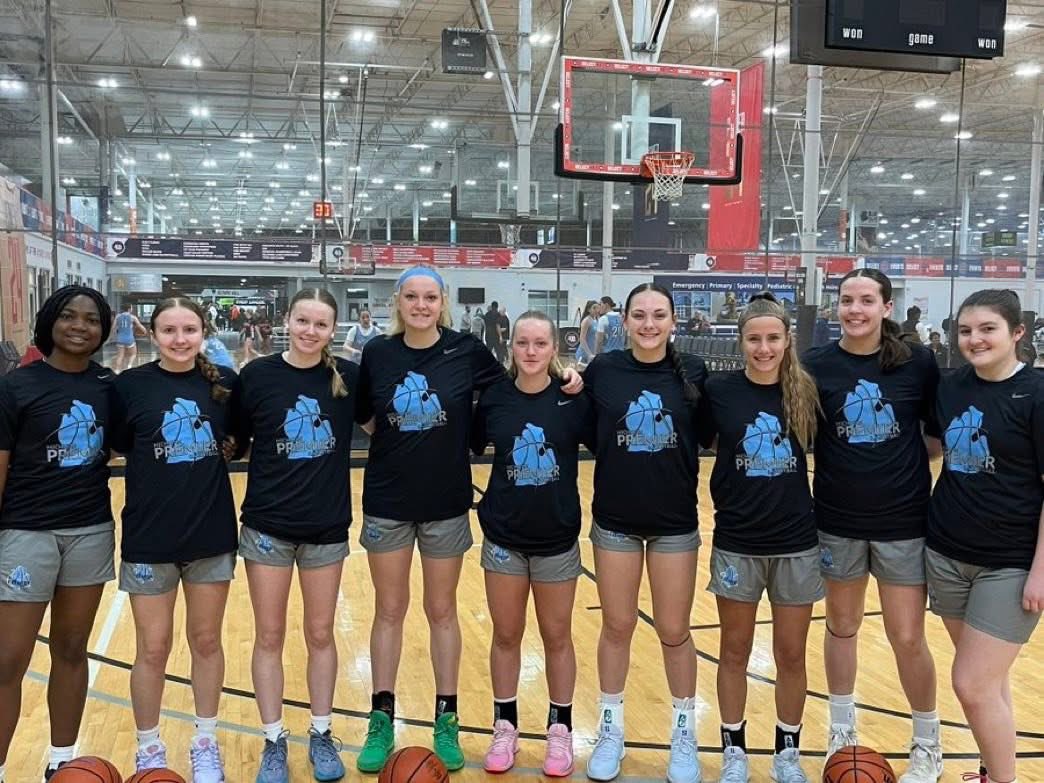 ElleLorente's tweet photo. Went 2-3 this weekend at Live at the Nook in Pennsylvania. Had some tough loses but took huge steps as a team. Excited for the next tournament!! @MiPremier2727782 @MIpremierbball https://t.co/x02Pxgw8Jn