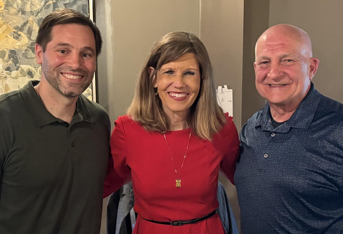 McCaskey football coach Todd Mealy and Hempfield basketball coach Danny Walck talk of consistency and working as a team at a Next Generation of Lancaster forum moderated by Barbara Barr. More at lancastersportshalloffame.com/noteworthy/coa…