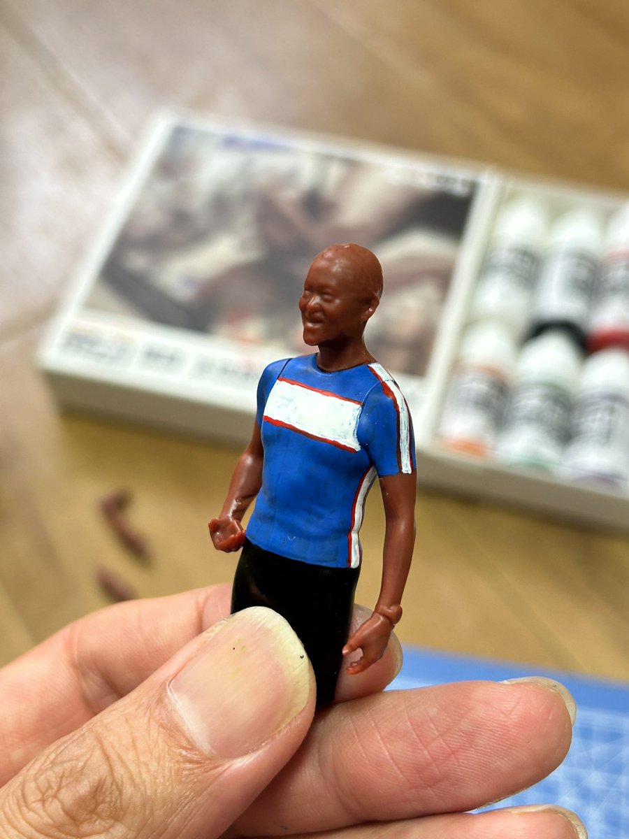 RAY STUDIO様<a href="/RayStudio_01/">RayStudio_Modeling</a> のご厚意により頂いた水性塗料「ヒラメキ」、使ってみました。

隠蔽力がとにかく段違いで、ストローク数も少ないので筆ムラが出にくい✨

更に乾いた上から重ね塗りしても、色がケンカしなくて快適…コレは噂通りの良いモノ！😆

筆塗り環境が劇的に変わります！👍