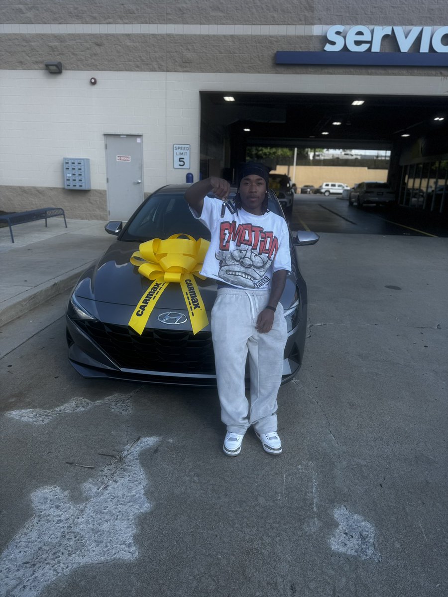 1uhmark's tweet image. ohh i thought my opp said sum bout walkin?!???😂😂 #firstcar #offdalot #2023