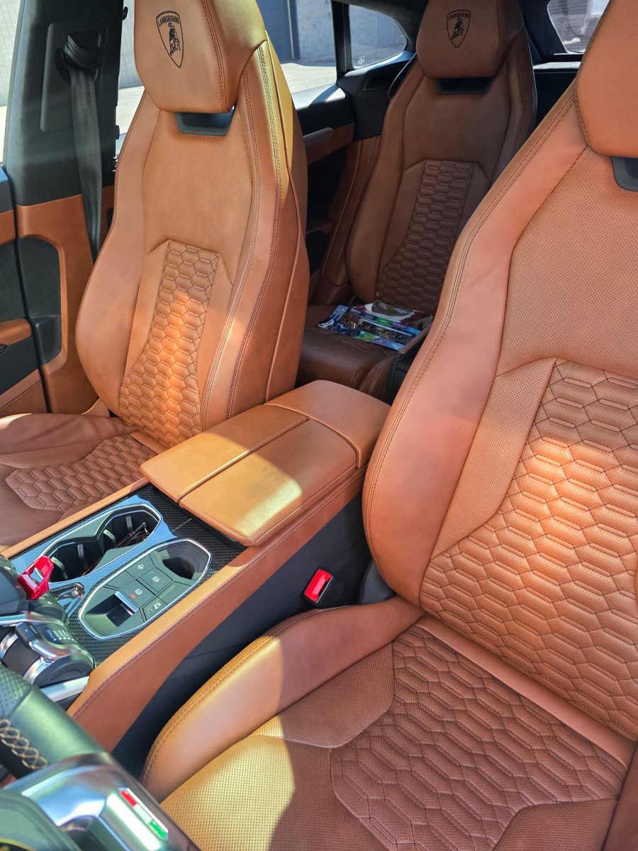 pdizzyy's tweet photo. 2022 Lamborghini Urus
32,000km 

$269,999 https://t.co/tOiLcjoLqQ