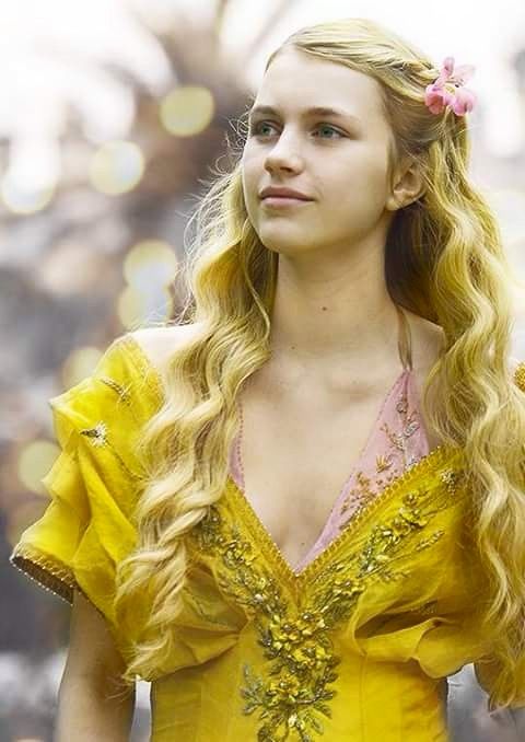 LyannasPaleRose's tweet image. People dont talk about how much the Lannister women and girls serve like Myrcella is a CHILD and she's serving