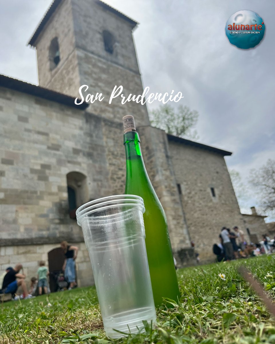 Tenemos que reconocerlo.🙈 No somos mucho de caracoles.🐌 ¡De comerlos eh!😜 Porque dibujarlos y crear hoy post con ellos nos encanta.😉 Pero lo que no perdonamos llueva o haga sol es un buen talo 🌮 con su sidra. 🍏

¡Feliz Día de #SanPrudencio!🐌🥳
¡Nos vemos en #Armentia!
