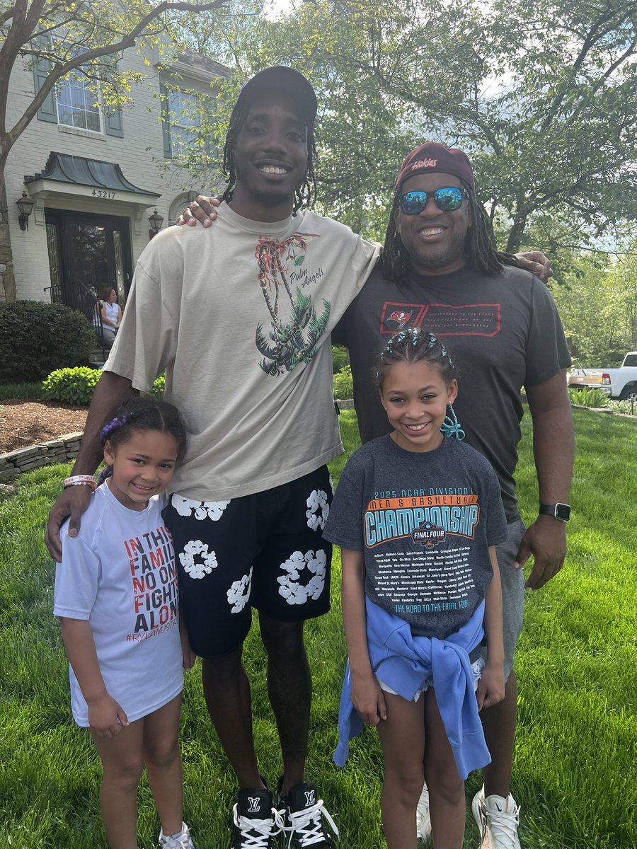My guy <a href="/Taifelton/">💜</a> got drafted by the Vikings. They got a ⭐️. He is a top tier athlete and certified wolf (because Wolves eat dawgs) but his work ethic and dedication got him where he is today. I’m now a Vikings fan!!!