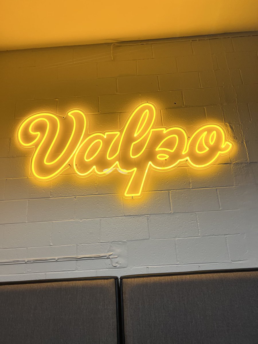 AlexGlinLS's tweet image. Had a great time at @valpoufootball yesterday! Thank you to @CoachNank for the invite!
@centurions_fb