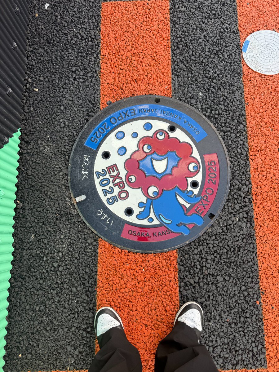 日本ビジネスデータープロセシングセンター(日本データー)【公式】 (@nihon_data_sns) on Twitter photo 月曜日、おはようございます!
いつもお世話になっている神戸の #亀井堂総本店(<a href="/kameidosohonten/">【公式】亀井堂総本店 Est.1873</a>) 様より、 #大阪・関西万博 #ミャクミャク 瓦せんべいをいただきました🥰可愛い…❤️
先日行ってきたのですが、すごくすごく楽しかったです!あと2回は行きたい…!
#夜のミャクミャク ww
#EXPO2025 月曜日、おはようございます!
いつもお世話になっている神戸の #亀井堂総本店(<a href="/kameidosohonten/">【公式】亀井堂総本店 Est.1873</a>) 様より、 #大阪・関西万博 #ミャクミャク 瓦せんべいをいただきました🥰可愛い…❤️
先日行ってきたのですが、すごくすごく楽しかったです!あと2回は行きたい…!
#夜のミャクミャク ww
#EXPO2025