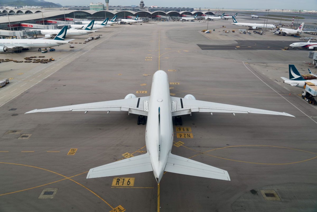 Simone Chellini (@simone_chellini) on Twitter photo โ๏ธ This is a picture Iโve wanted to take for several years. The <a href="/cathaypacific/">Cathay Pacific</a> B777-300ER taxiing away from the Sky Bridge, with an almost complete widebody lineup.
Via <a href="/airwaysmagazine/">Airways Magazine</a> โ๏ธ This is a picture Iโve wanted to take for several years. The <a href="/cathaypacific/">Cathay Pacific</a> B777-300ER taxiing away from the Sky Bridge, with an almost complete widebody lineup.
Via <a href="/airwaysmagazine/">Airways Magazine</a>
