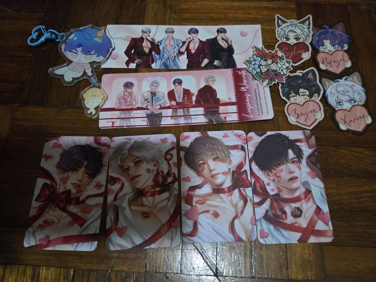 Sitisafiah23's tweet photo. Safely arrived all the way from Philippines. Ty @LADSValentines and all the artists for the lovely merchs. Also love the cute keychain made by one of my fav artist 🥰 https://t.co/SYKjUO8GgQ
