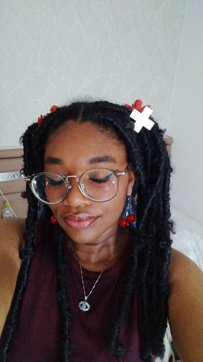 sapphicxsam's tweet photo. kinda funky, kinda cutie #lesbianvisabilityweek #lesbian https://t.co/IXSf8PLebS