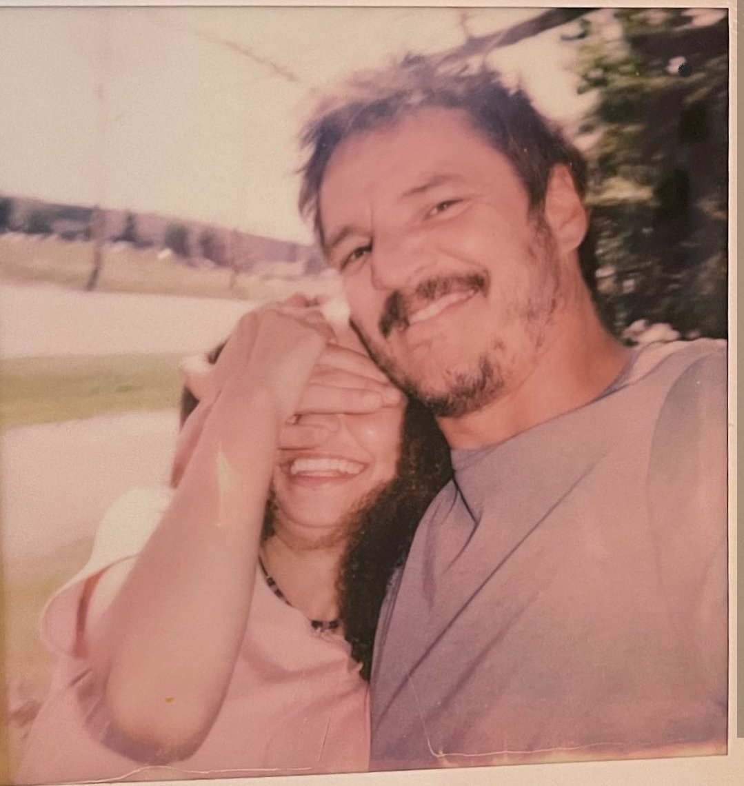 PedroPascalNews's tweet photo. "Manda um beijo para a Sarah." - Tommy Miller. 🥹 https://t.co/RAQX1wGB8Q