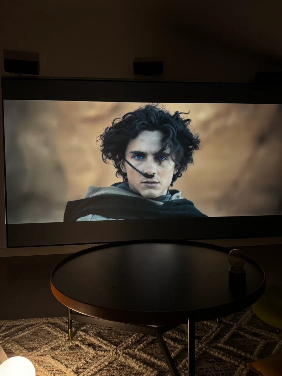 Immerse yourself in the world of movies, the warm time of the night