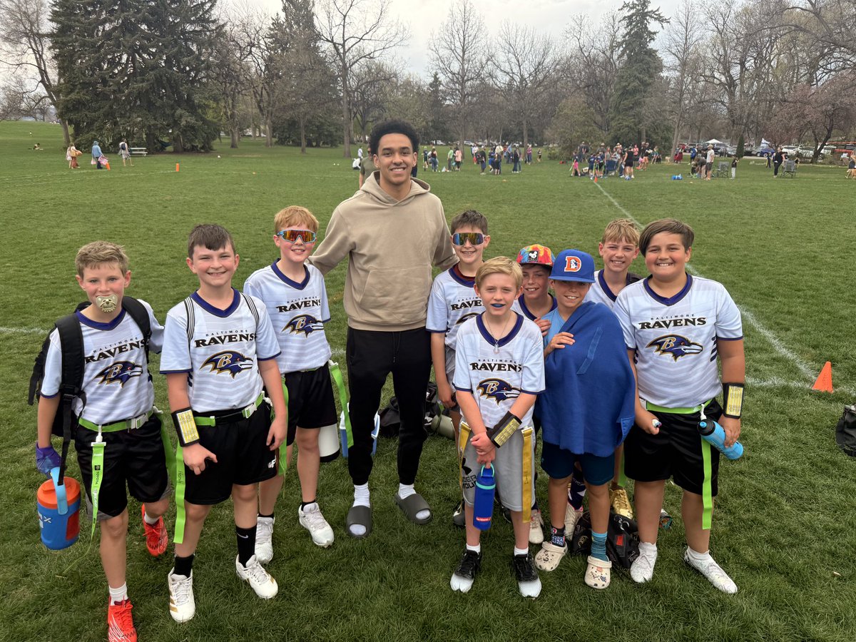 farokhmanesh5's tweet photo. Family is defined by those who show up for you, support you and love you. 

I am recruiting and missed my son’s game today and to see this picture of  @JalenLake at his game…tells you all you need to know about him and that people matter over everything… https://t.co/YsTflLgwlF