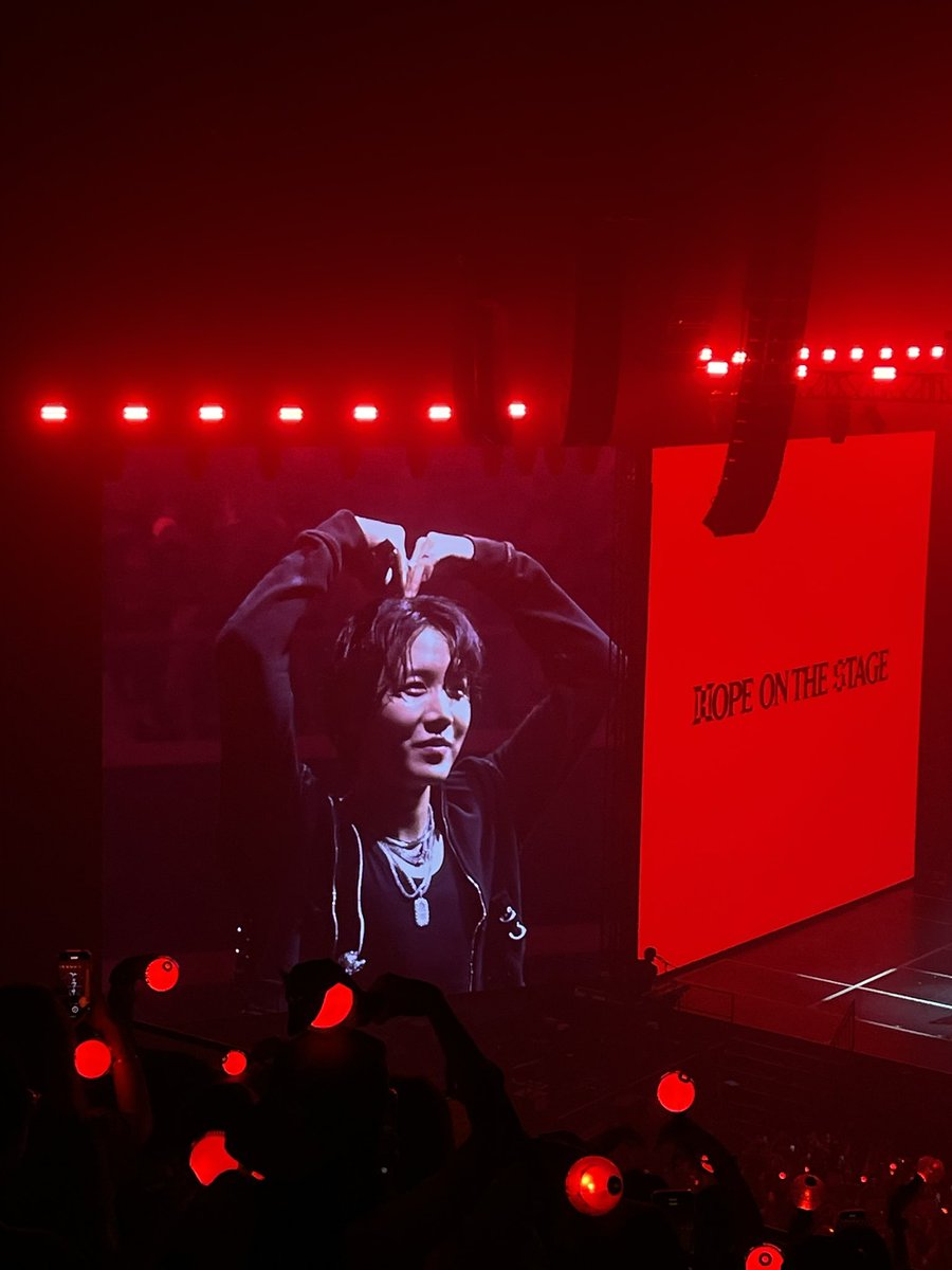 rjsocks's tweet photo. thank you trustable seller @TEUSTARMY_09 !!

last minute plan n got to see hobi 😆😆 https://t.co/H78bKc4VwJ