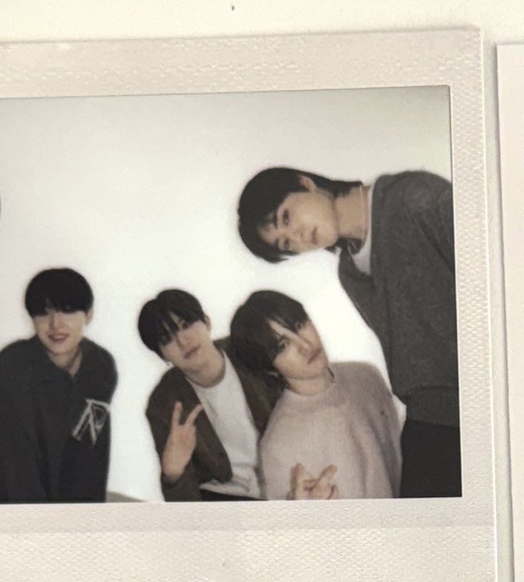 sskiesnowy's tweet photo. —— THE HANDOYO’S few tweets au

©sskiesnowy https://t.co/F0cJ43Z8e7