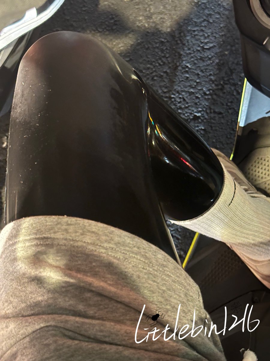 早上的雨大到好適合穿這樣出門
超級防水又貼身的雨衣？