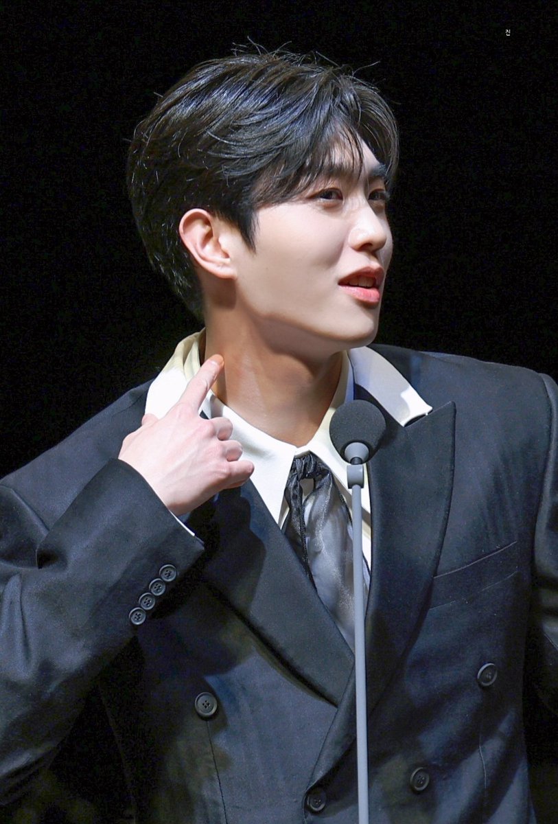 250427 리베란테 듀오콘서트 앙코르 - 성남  

단콘 포스터에 타투스티커 한거~
우리가 멋있어 하는거 아는구나🤭🩵

#리베란테 #진원