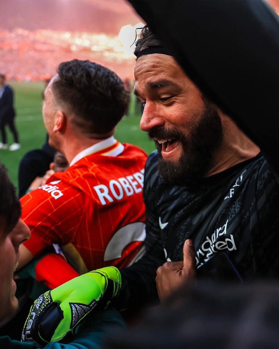 mar_2_ber's tweet photo. Congratulations, Ali for winning the 24/25 Premier League title ❤️‍🔥🏆

20th for Liverpool 🔴 2nd for @alissonbecker 🇧🇷

#mar2ber 
#alisson #alissonbecker #premierleague #liverpool #premierleague https://t.co/sdghACxTq1