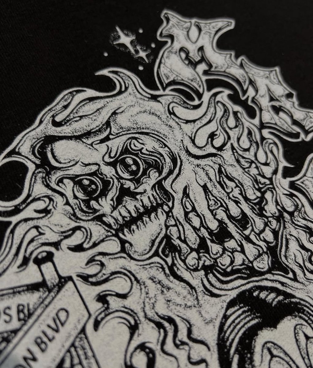 crossedoutt's tweet photo. New Madrugado merch up now💯

https://t.co/9Vj65f1Fnu https://t.co/WWBQunGP7l