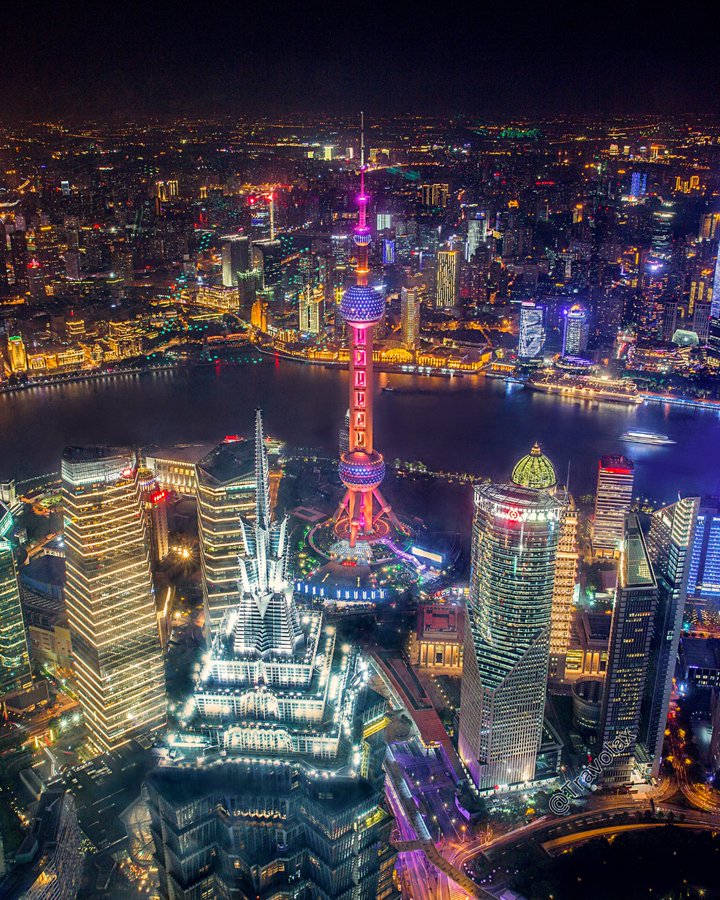 wprspros's tweet photo. Neon Dreams — Shanghai #ChinaTravel https://t.co/koPzdNAz0U