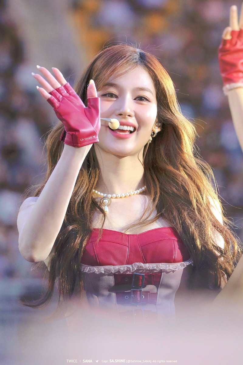 SaShine_SANA's tweet photo. 250425 COLDPLAY in GOYANG D6

🎀 𓂃꙳⋆ 💖

#트와이스 #사나 #TWICE #SANA #サナ https://t.co/MW9ljhiP1o