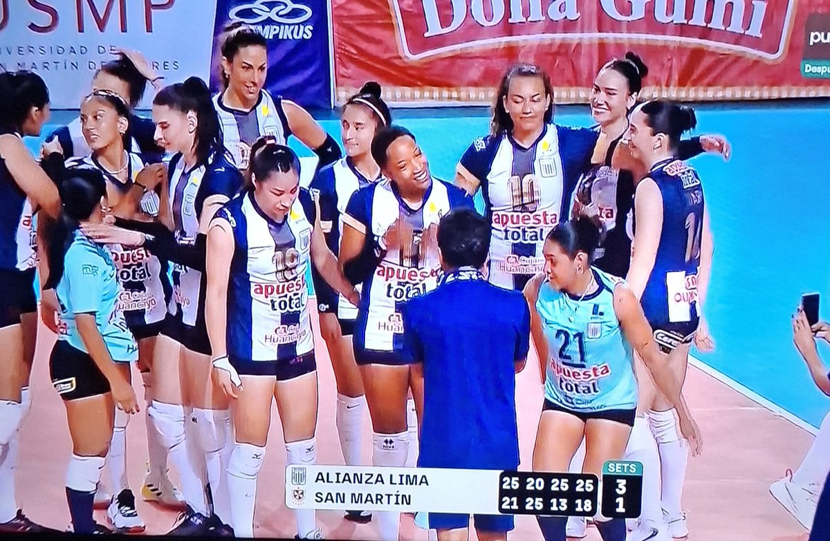 GiananiKMP's tweet photo. #ArribaALIANZA ¡tremendo partidazo! Mis domingos son más entretenidos viendo #LigaPeruanaDeVoley https://t.co/2wxpMiwPHb