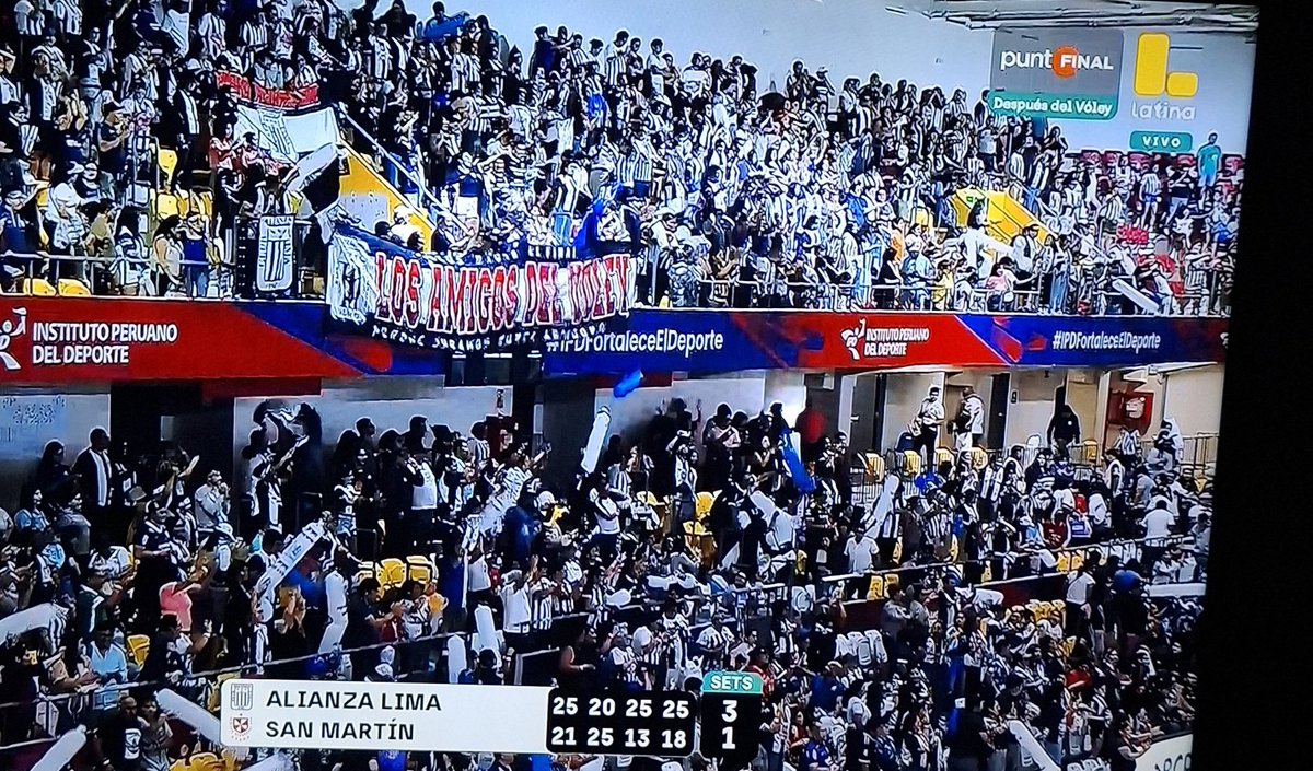 GiananiKMP's tweet photo. #ArribaALIANZA ¡tremendo partidazo! Mis domingos son más entretenidos viendo #LigaPeruanaDeVoley https://t.co/2wxpMiwPHb