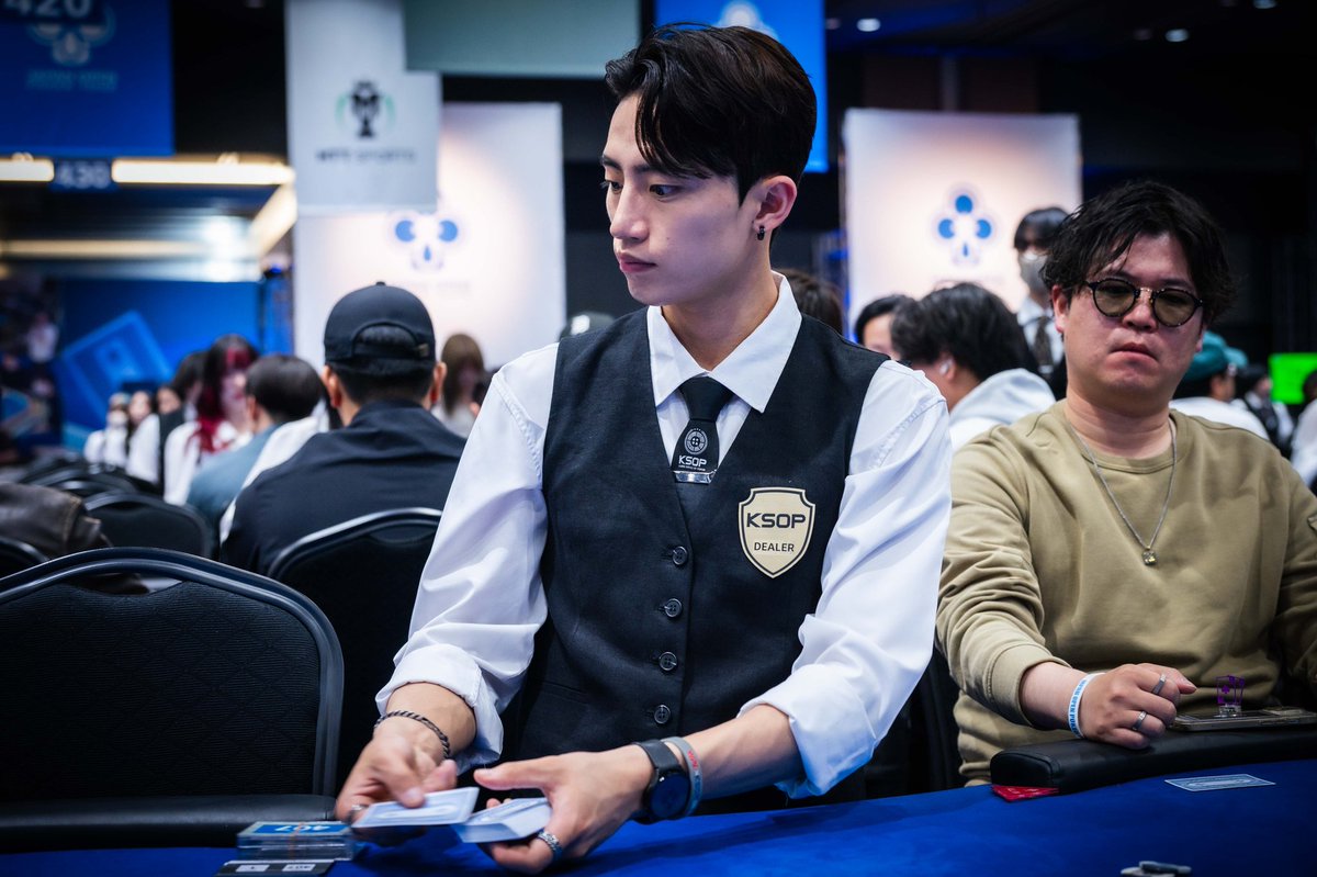 ohjuh77's tweet photo. 2025 JAPAN OPEN POKER TOUR 
GRAND FINAL!!!
韓国代表でポーカーのディーラーとして来ました~~~^^ 会場で会ったら挨拶してください。 日本の方々ともっと親しくなりたいです♡♡
#JOPT #すべてのポーカーに白熱を
#KSOP #ポーカーディーラー
#ポーカー大会 #東京 #韓国代表
#友達作り

태그!!! https://t.co/xKBNTfuu6C