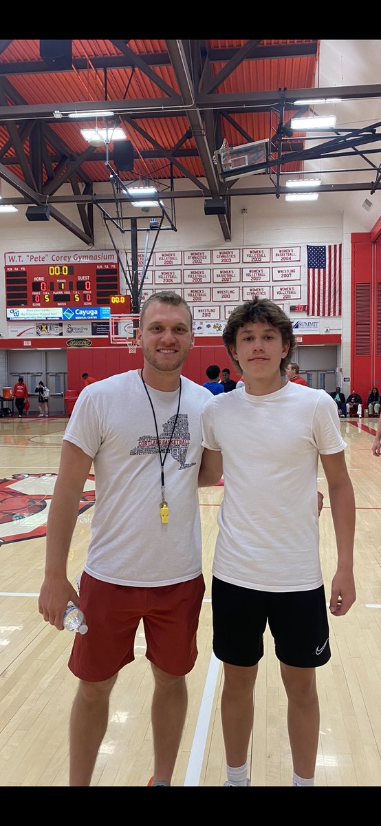Starpointhoops's tweet image. Huge thanks to @benwalters42 @coachstaze @MoKearney & the @CStateMensHoops players for an awesome clinic! Well worth the trip! #thePOINT