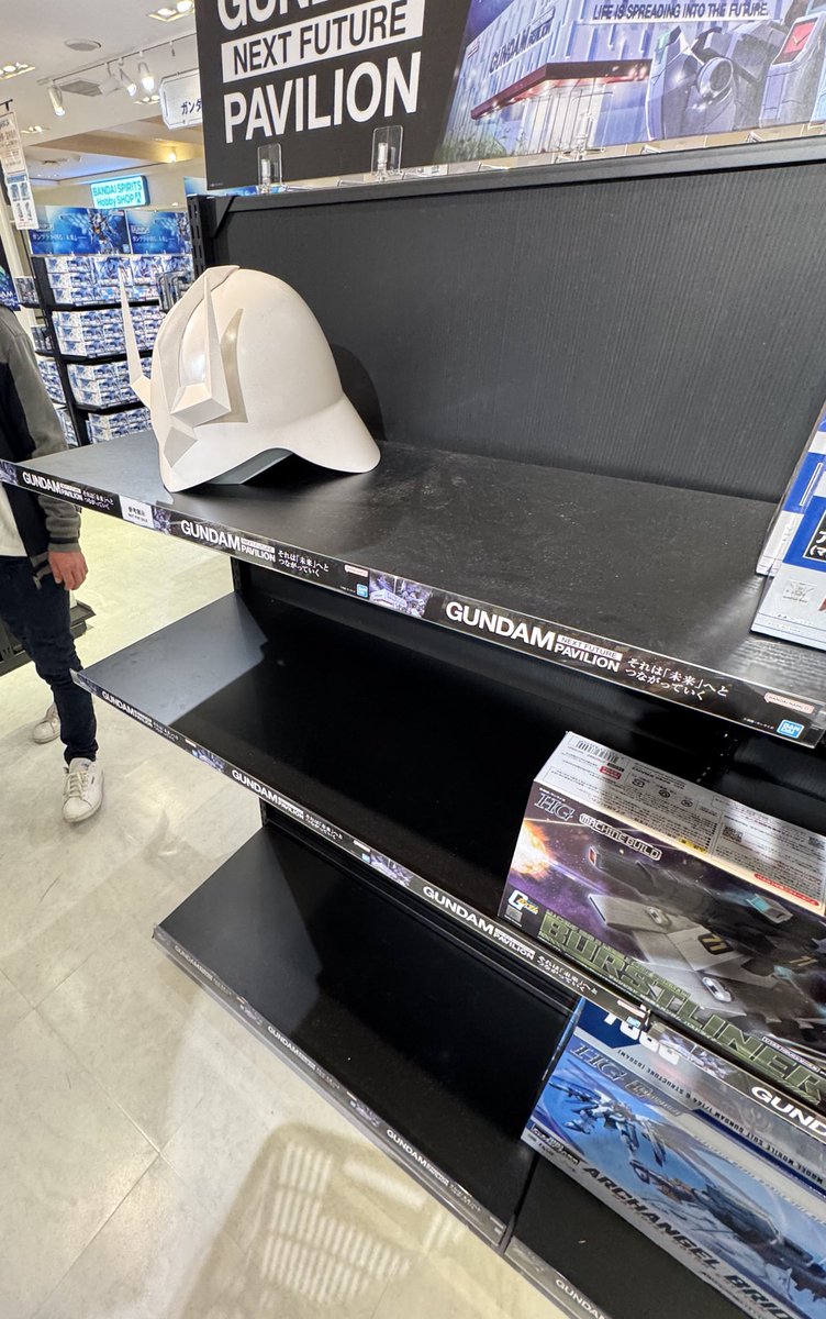 kouichiro88gun's tweet photo. ガンダムベース大阪、4/28 10:00枠で入場。
昨日のみなさんのx報告から変わり映えなし
。グリプスセットが追加。目玉コーナーにはMGダブルオーライザーあり。
シャアなりきりヘルメット、売り切れ！
金のベアッガイ、端白星クリア、ガリバルクリアとアクションベース買って撤退。税込5,555円でゾロ目笑 https://t.co/SDNBOUFRii