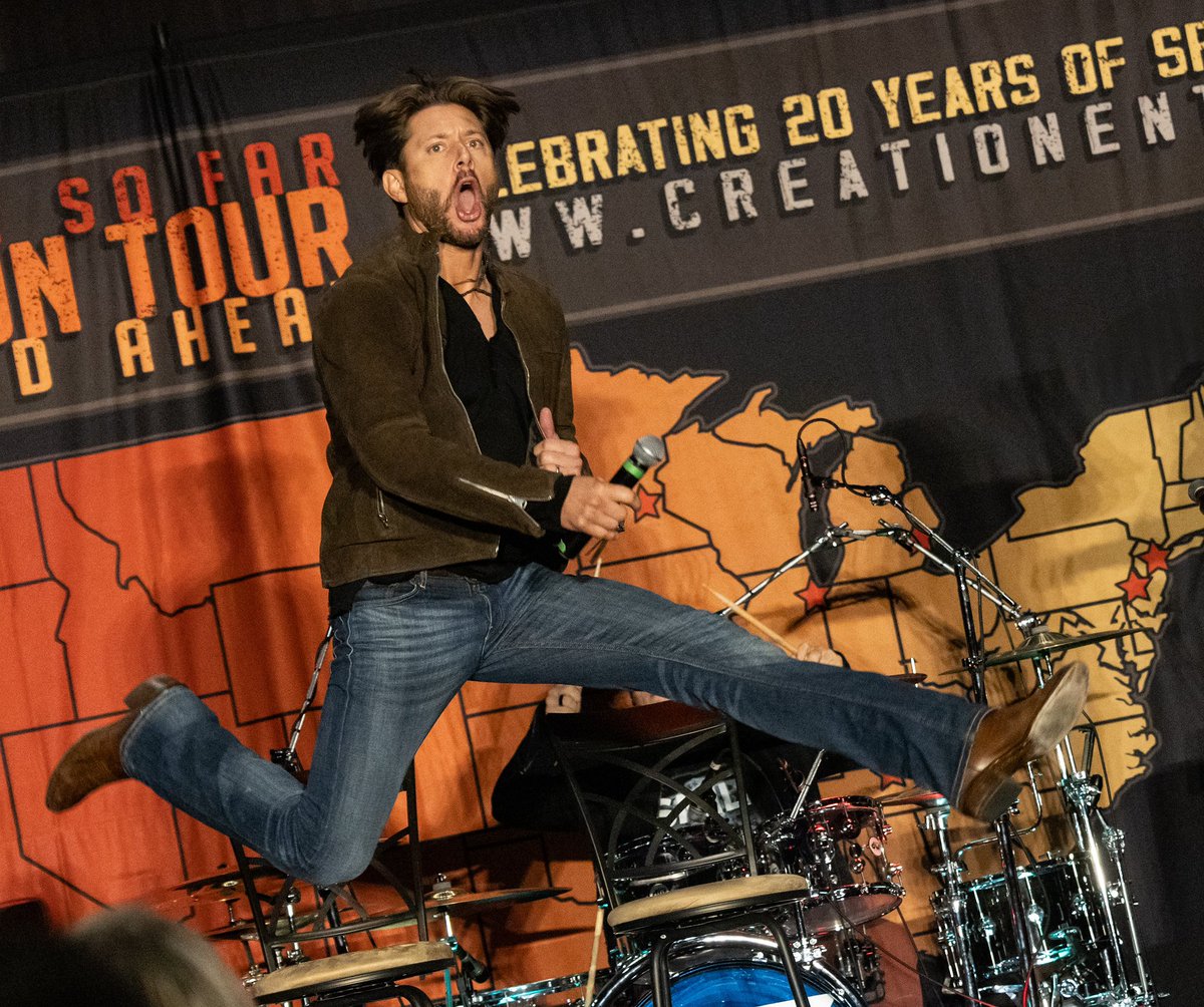 Was a great con weekend. Caught an almost in focus jump. Couldn't get Jared cause of people's heads. Thank you to all the Creation staff and the SPN actors. #SPNMINN